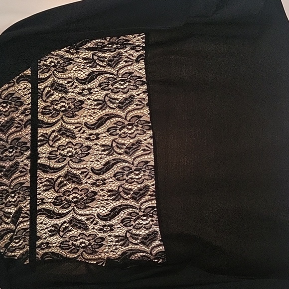 Black 3/4 of length overcoat lace back to where you can see through stretchy - Picture 4 of 5
